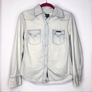 Lucky Brand light wash Denim Button Down Shirt 💙